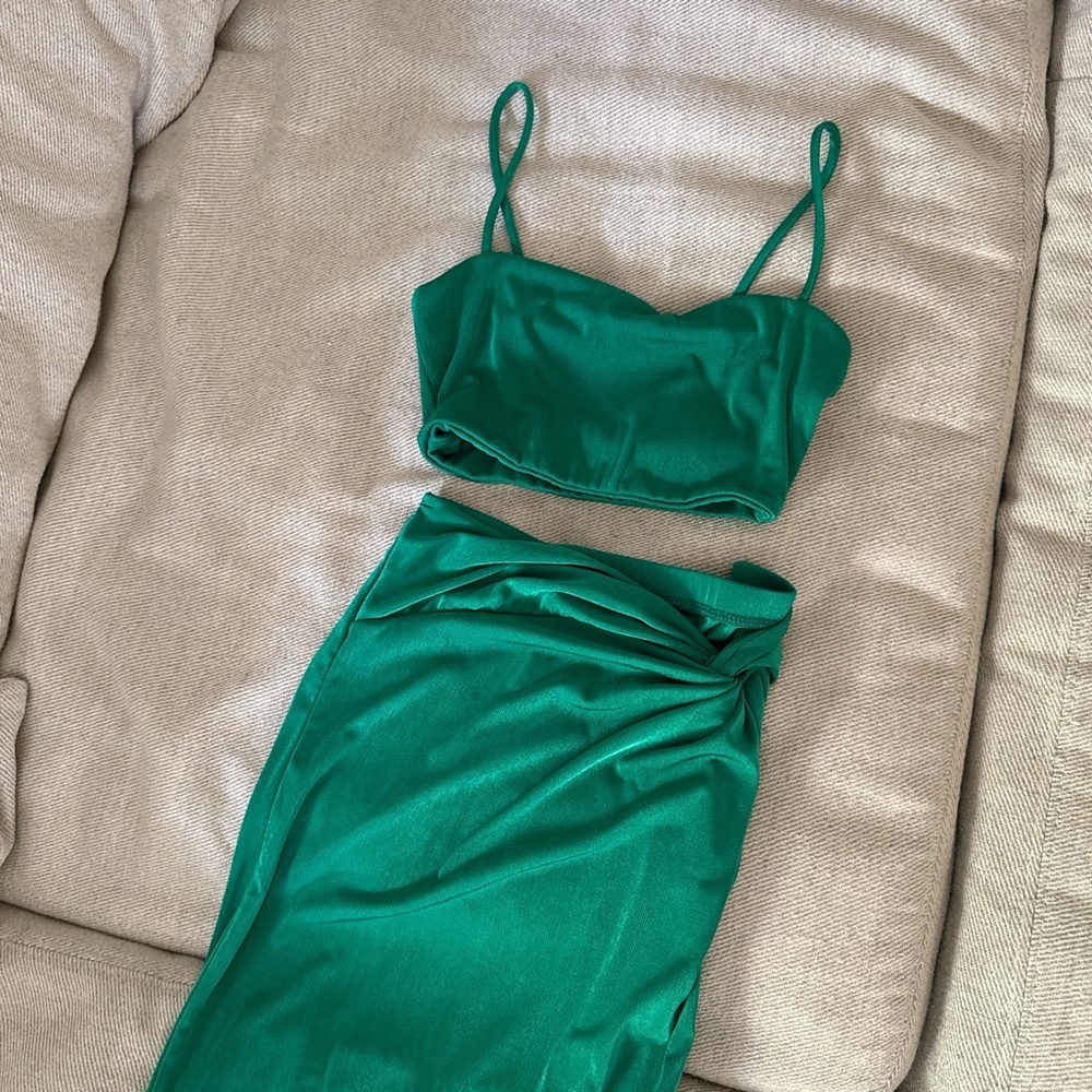 Elegant Green Women's Skirt Set